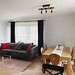 Apartament Pod Kątami *